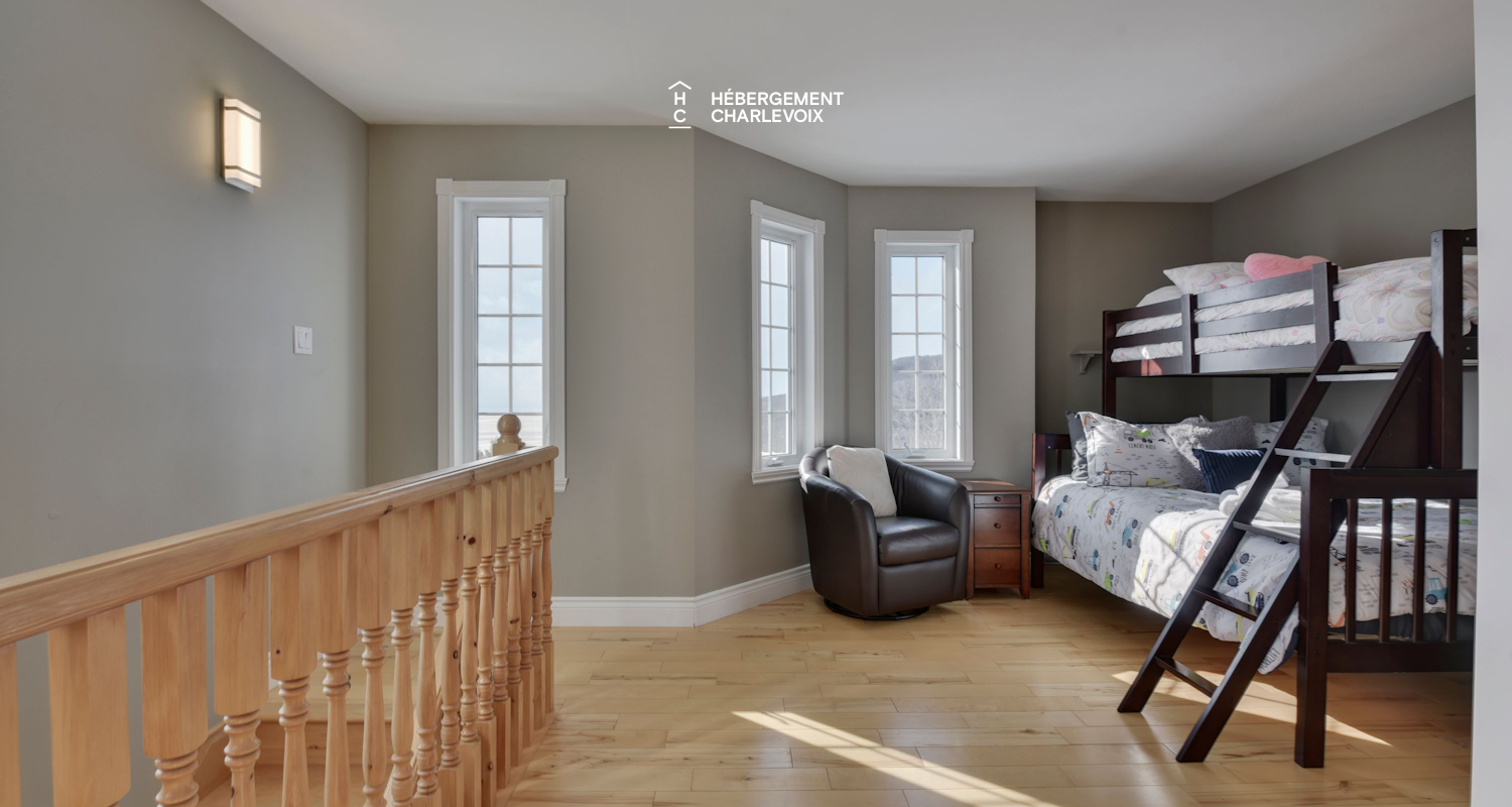 MAR-17 - Roof terrace with river view.